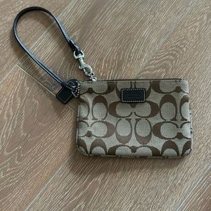 Authentic Coach Wristlet Like New-Detachable Clip
